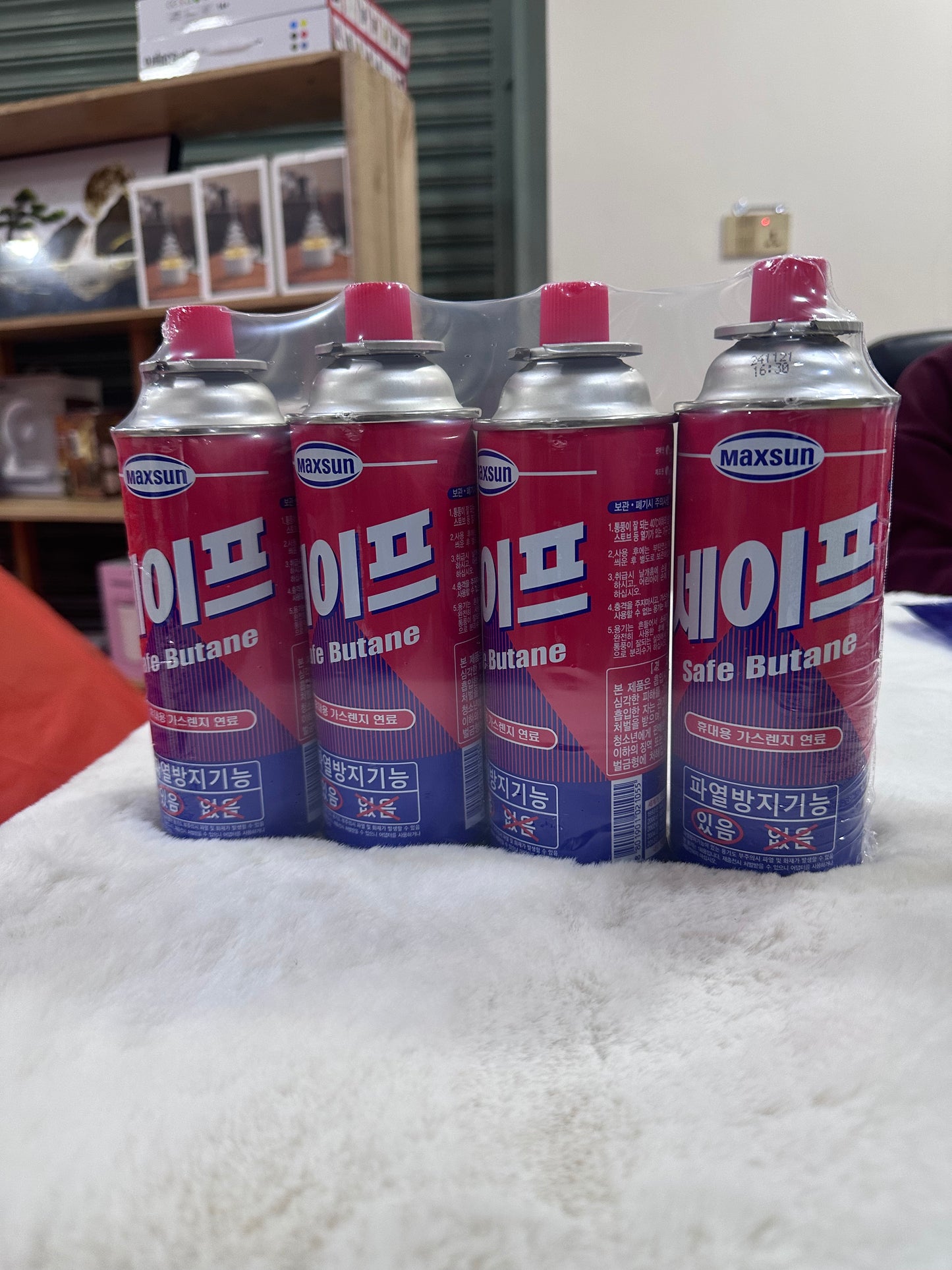 4 Pcs Camping Gas Portable Gas Butane Gas suitable for portable stove trekking picnic use anywhere 220G X 4